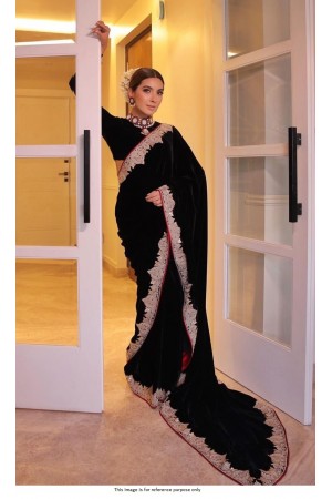 Bollywood model Black velvet border work saree