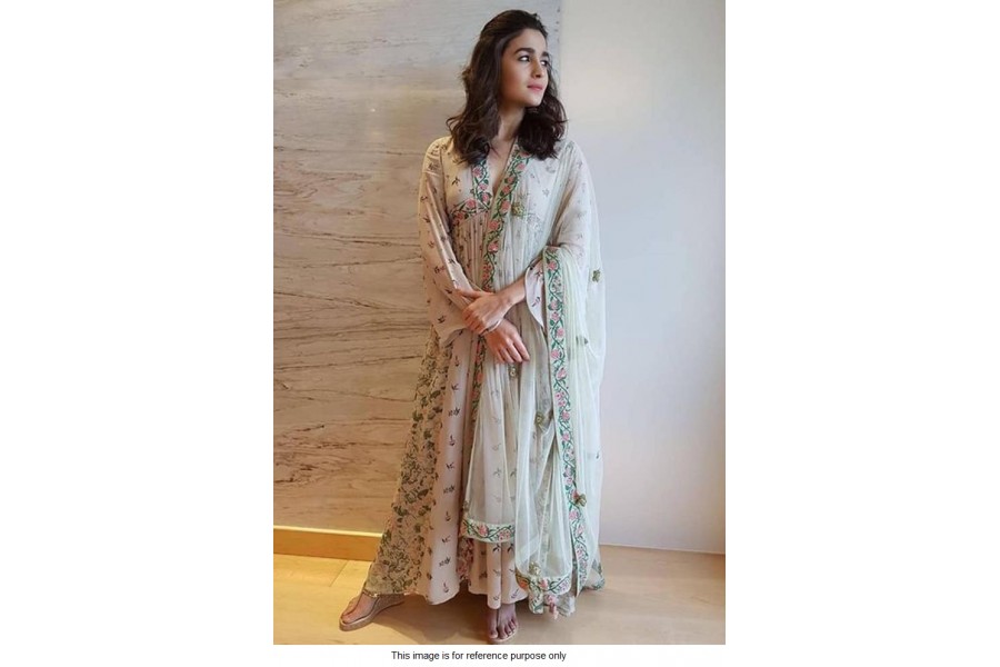 Alia Bhatt attended an event to launch a new song for her upcoming movie  'Raazi'. She wore a grey silk anarkali with g… | Silk anarkali, Gray silk,  Indian fashion