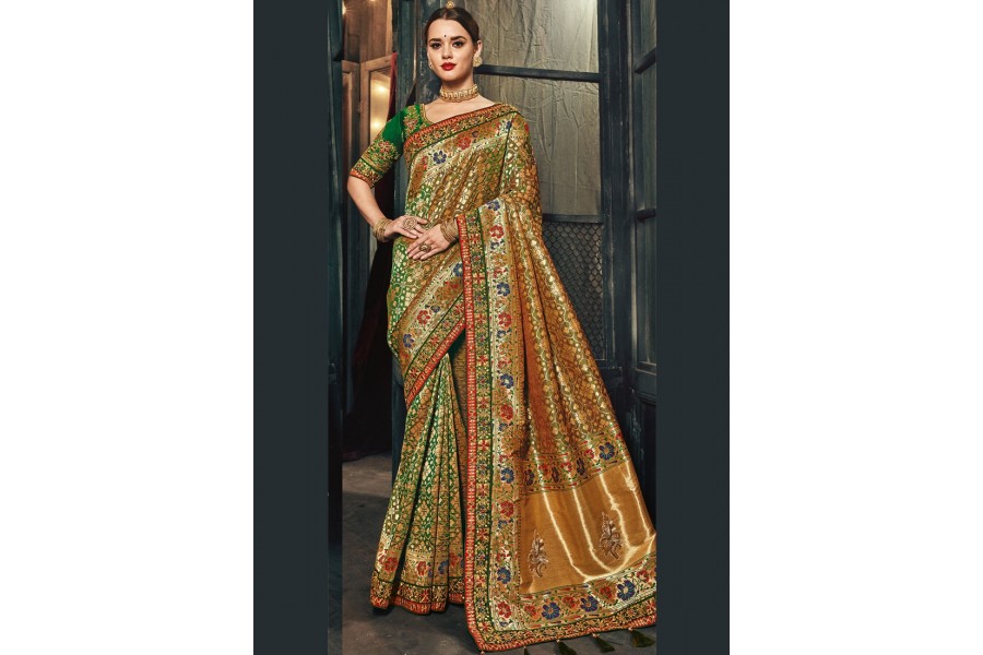 Banarasi Elegance Green Redefined – Light, Luxurious & Perfect for Wedding Shenanigans