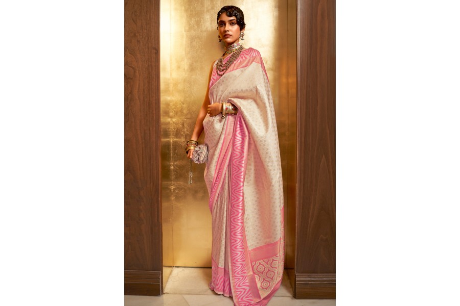 Off White Embellished Silk Blend Saree With Unstitched Blouse Piece