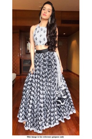 Bollywood Shraddha kapoor Stree movie promotion black lehenga