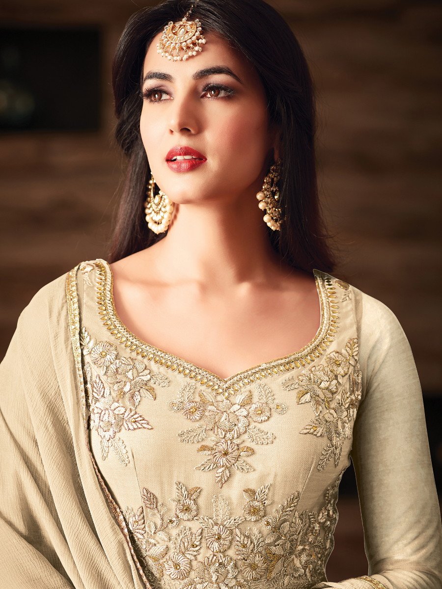 Sonal chauhan Off white color netted wedding anarkali 4807