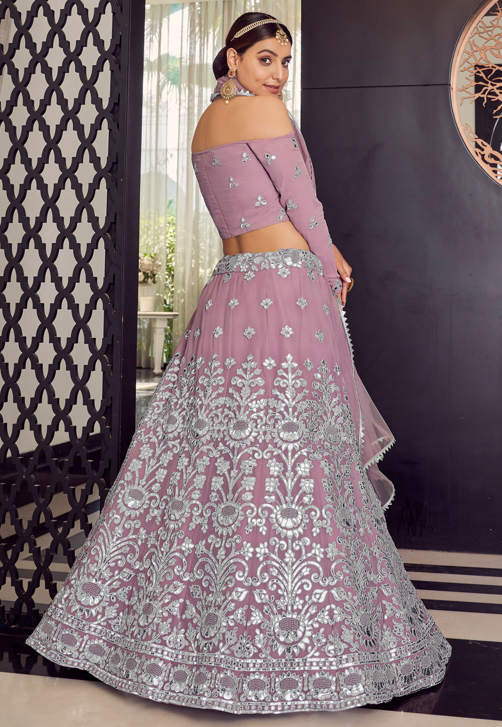 Buy Purple Embroidered Velvet Bridal Lehenga Choli With Baby Pink Dupatta  Online from EthnicPlus for ₹3,249