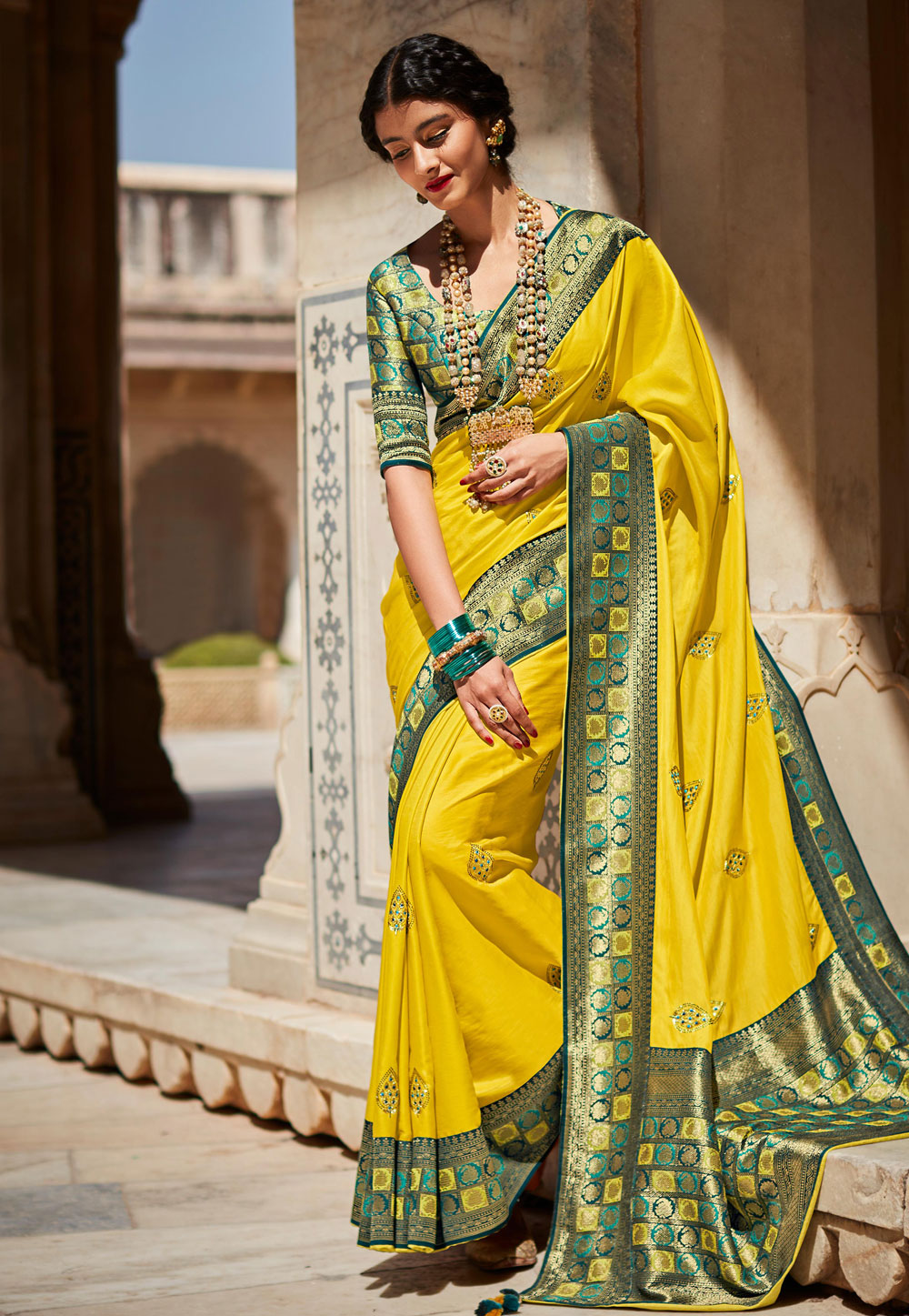 Sneha prasanna looks pretty in a yellow silk saree! | Fashionworldhub-atpcosmetics.com.vn