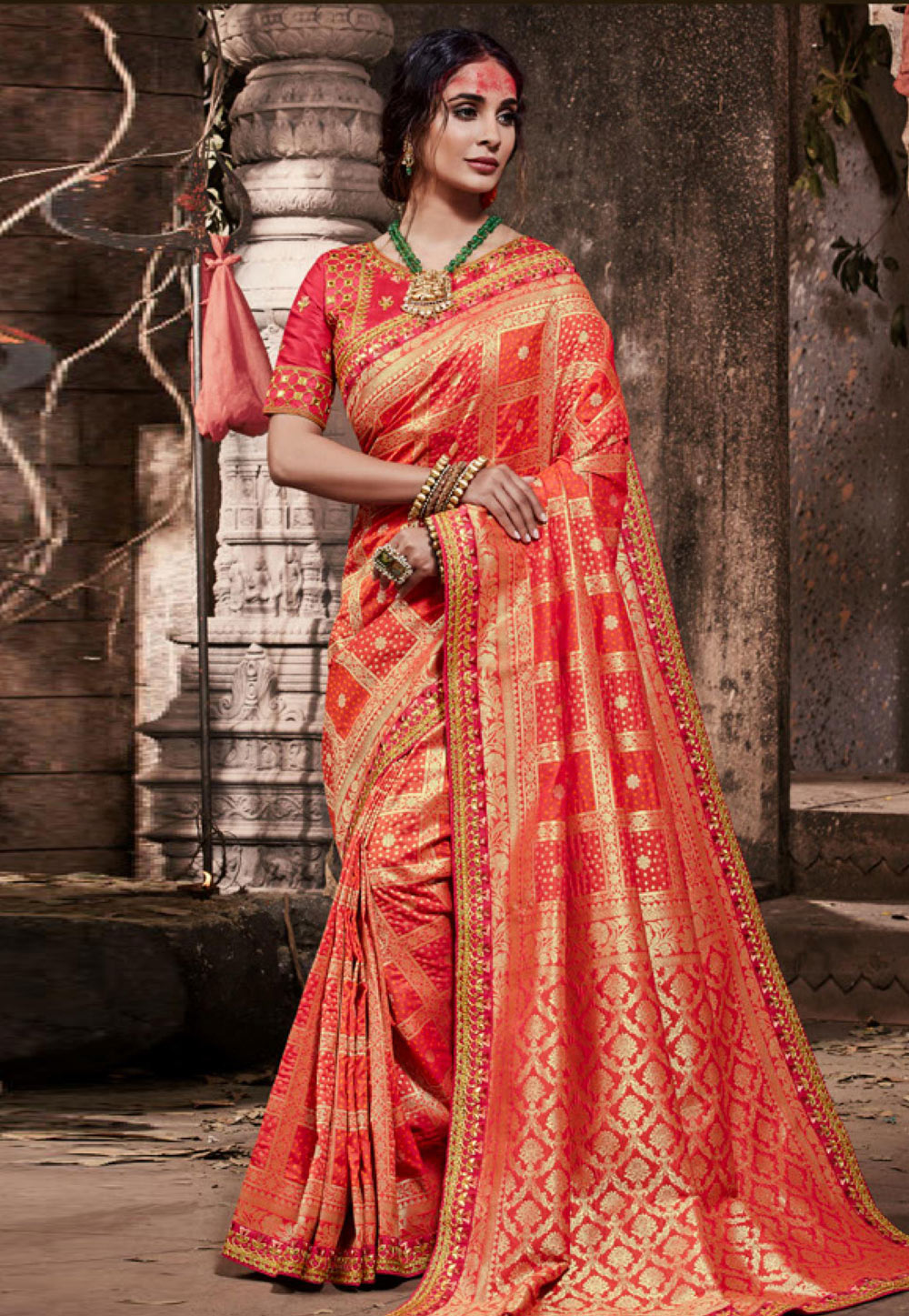 Presenting Enchanting Yet Breathable Organic Banarasi Sarees For Intimate  And Big Fat Indian Weddings, That Are Light On Your Skin And Uplift Your  Wedding Shenanigans!