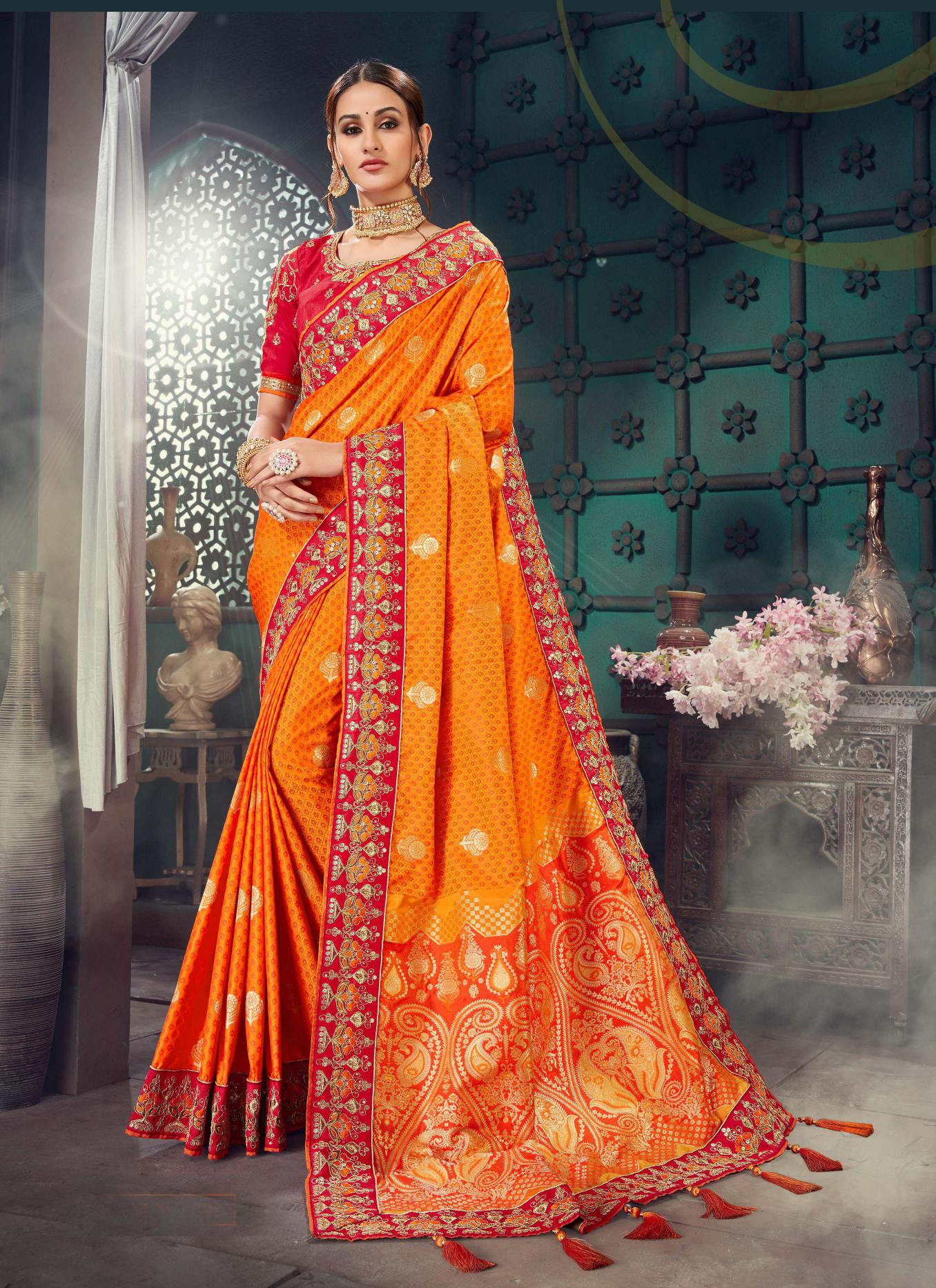 Иенг сари. Сари (женская одежда в Индии). Сари Маеда. Индийское Сари оранжевое. Сари на харинаму.