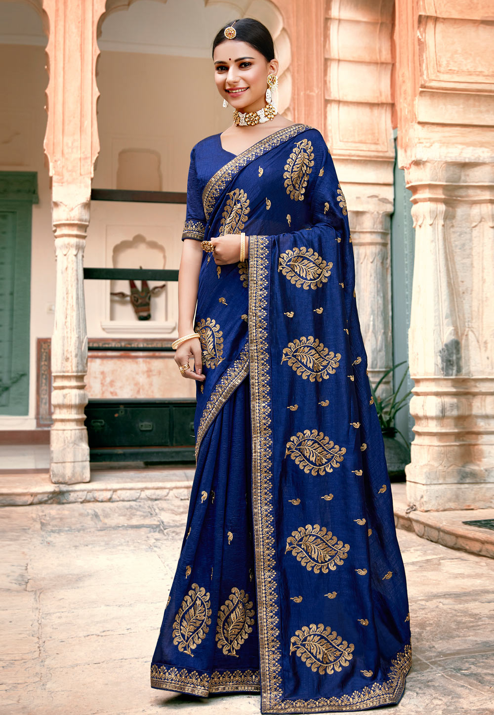 https://www.kollybollyethnics.com/image/catalog/data/26Sep2022/Silk-Saree-with-blouse-in-Navy-blue-colour-2231.jpg