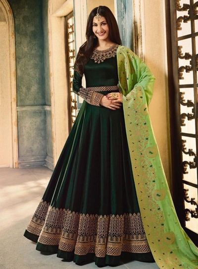 Amyra Dastur Bottle green color georgette wedding wear Anarkali